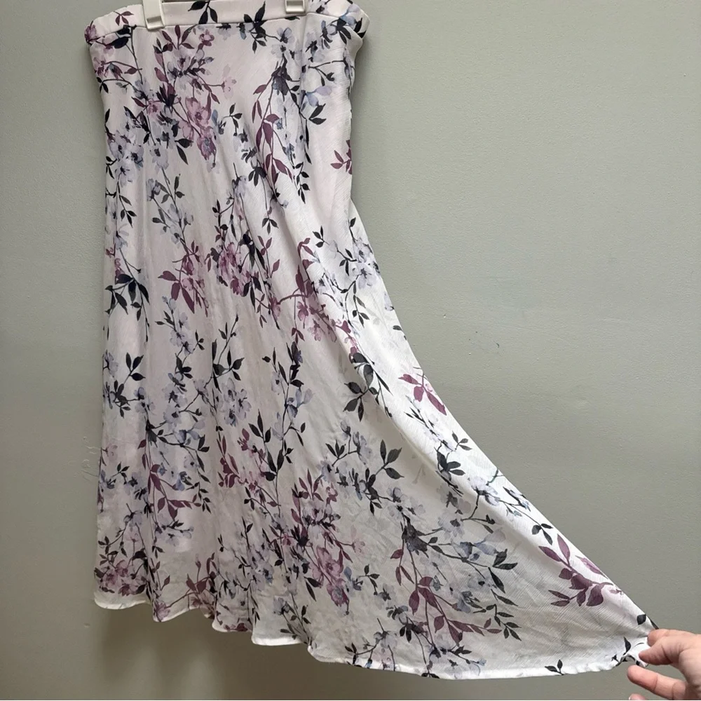 Roz & Ali Floral Maxi Skirt in Purple and White - Picture 2 of 6